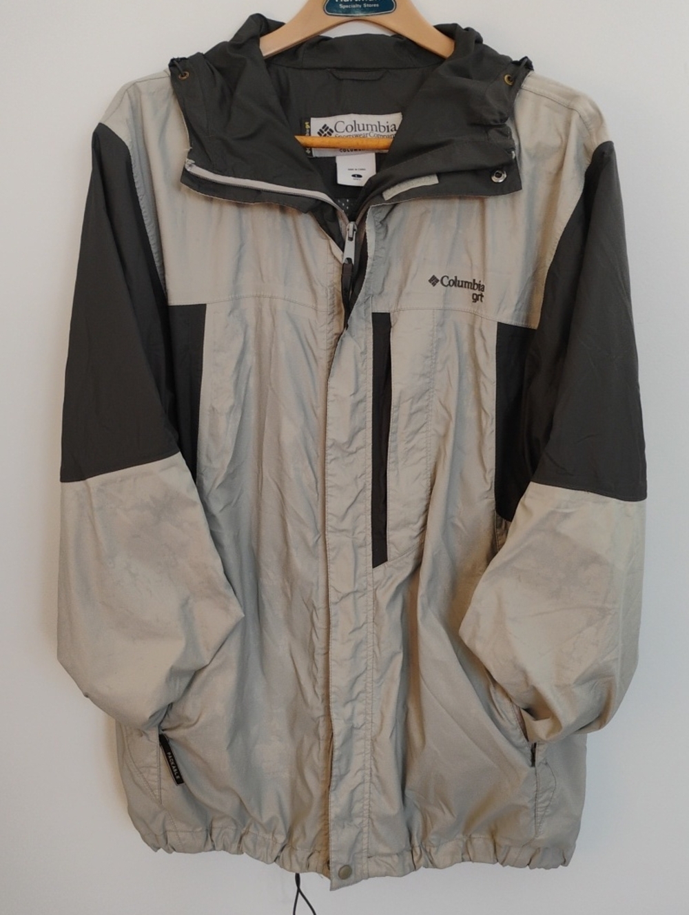 Columbia Two-Tone Light Gray and Dark Gray Packable Waterproof Hooded Jacket - L